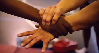 ලිංගික අල්ලස් ගත් පුද්ගලයෙක් දූෂණ විරෝධී පනතෙන් කොටු වෙයි !