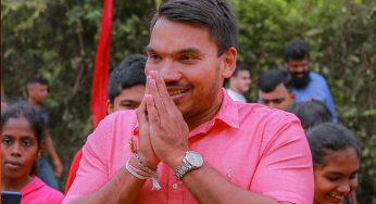 නාමල් රාජපක්ෂ නාමයෝජනා පත්‍රයට අත්සන් තබයි !