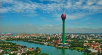 නෙළුම් කුලුනේ සිට පැන්න විදේශිකයා රෝහලට – පැරෂුටය විවෘත කරන්න ප්‍රමාද වෙලා !
