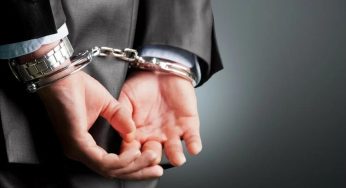 පුතෙකු විසින් තම පියා ඝාතනය කරයි – සැකකරු අත්අඩංගුවට!