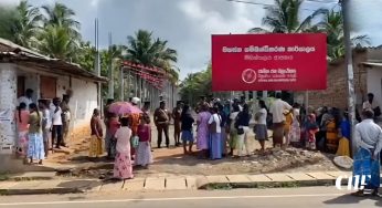 අලි ප්‍රශ්නයට ප්‍රාදේශීය ලේකම් කාර්යාලයෙන් විසඳුම් නෑ – තිරප්පනේ ප්‍රදේශවාසීන් මාලිමා කාර්යාලය වටලයි (VIDEO)