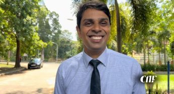 පාර්ලිමේන්තු මන්ත්‍රී අර්චුනා පොලිසිය සමඟත් පැටලෙයි (VIDEO)