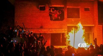 ෂෙයික් හසීනාගේ පවුලේ නිවසට ගිනි තබයි (VIDEO)
