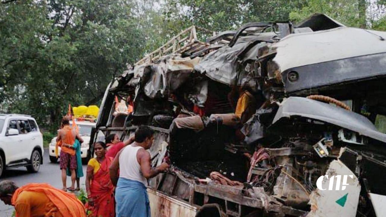 බස් රථයක් ට්‍රක් රථයක ගැටීමෙන් පුද්ගලයින් 18 දෙනෙකු ජීවිතක්ෂයට!