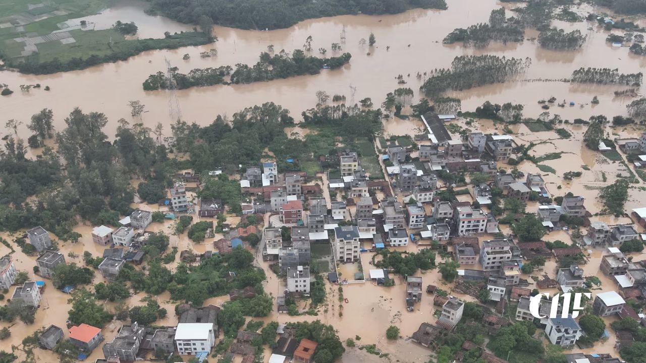 අයහපත් කාලගුණ තත්ත්වය හේතුවෙන් චීනයේ පුද්ගලයින් 34 දෙනෙක් ජීවිතක්ෂයට!