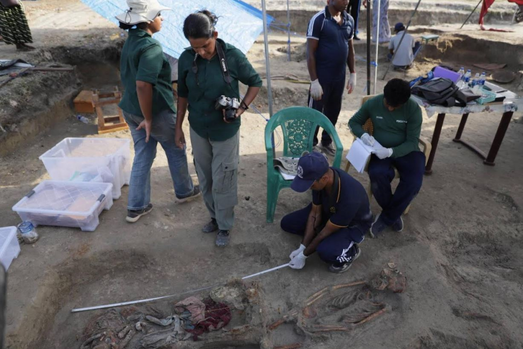 මිනිස් ඇටසැකිලි 56 ක් ගොඩගනියි : උතුරේ චෙම්මනි සමූහ සුසානයේ නවතම තත්ත්වය මෙන්න! 9 මිනිස් ඇටසැකිලි 56 ක් ගොඩගනියි : උතුරේ චෙම්මනි සමූහ සුසානයේ නවතම තත්ත්වය මෙන්න!