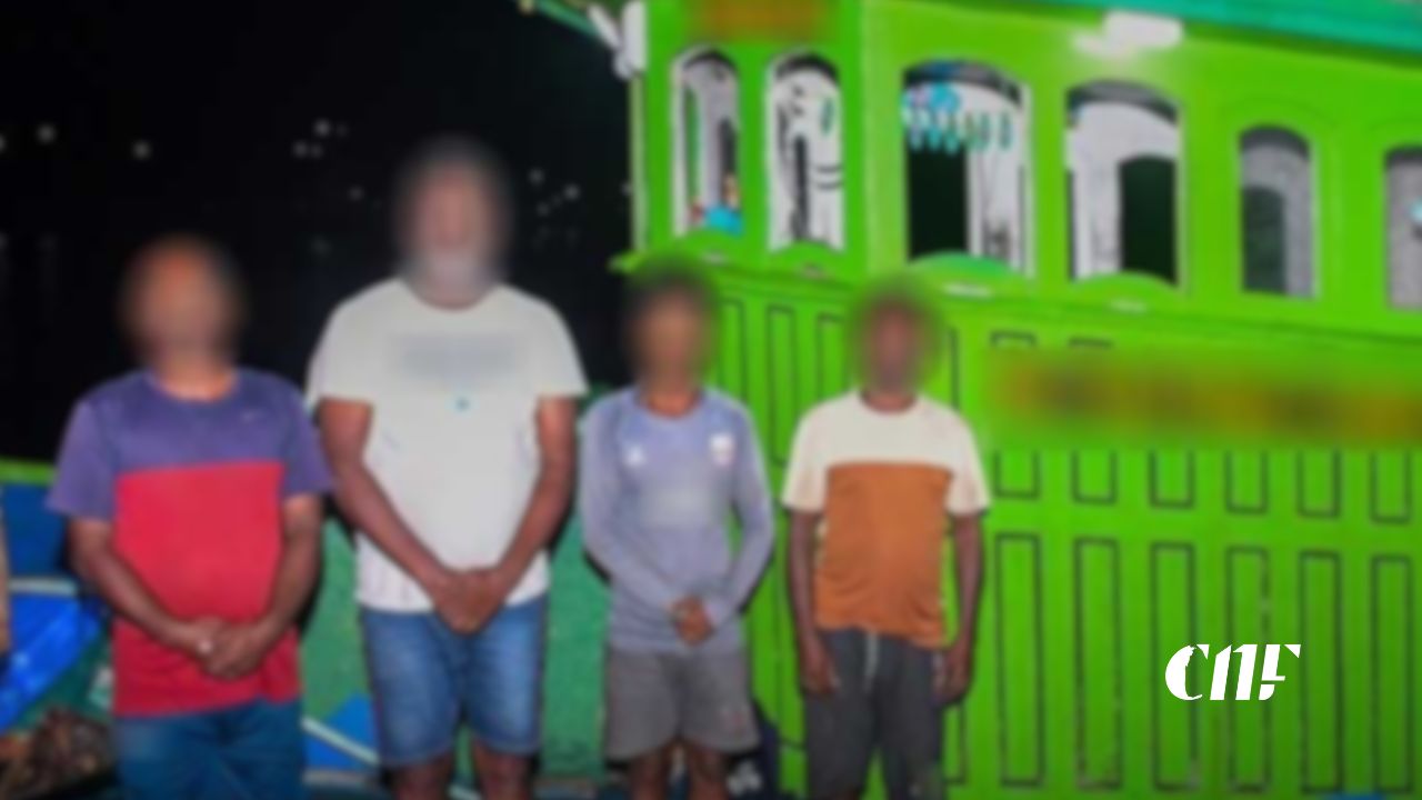 මෙරට මුහුදු සීමාව තුල​දී ඉන්දීය ධීවර යාත්‍රාවක් නාවික හමුදා භාරයට ගනියි!