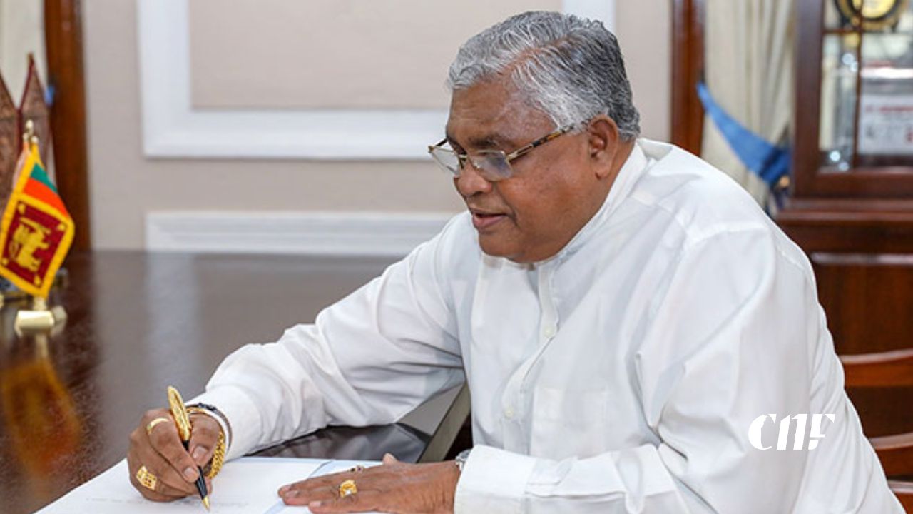 මහීපාල හේරත්ගේ වංචාවක් හෙලිවෙයි!